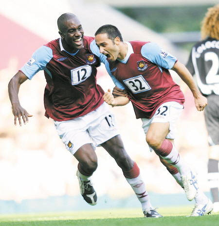 球中表现出 球中表现出