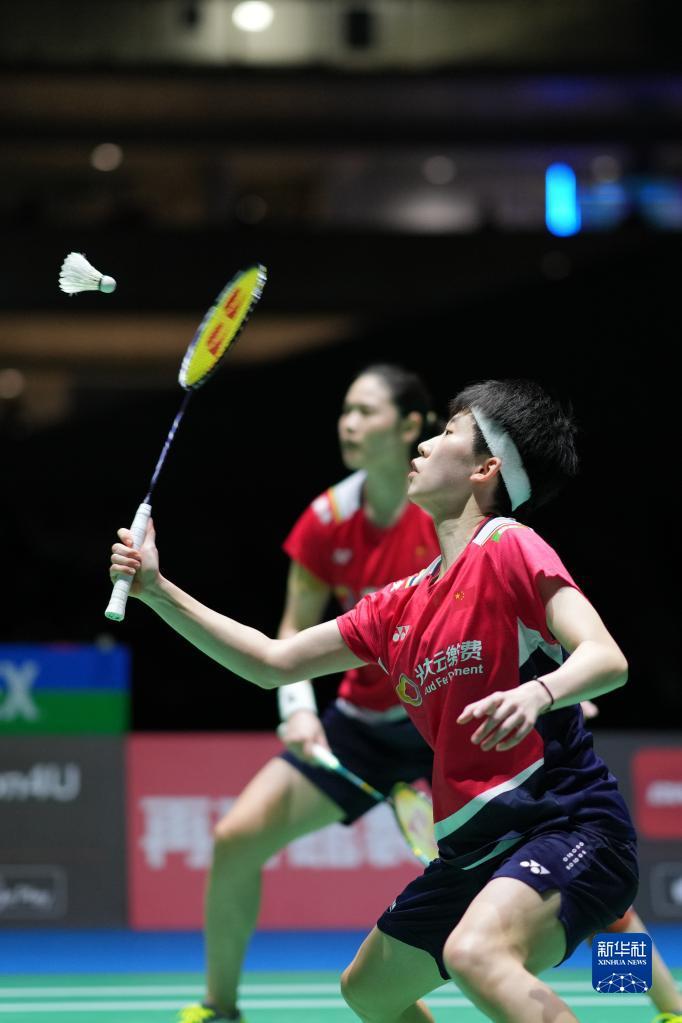 而更加光彩 而更加光彩