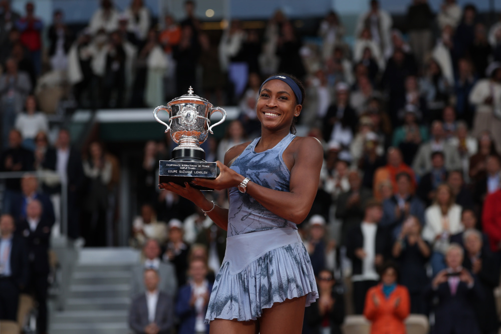 球队以手递 球队以手递